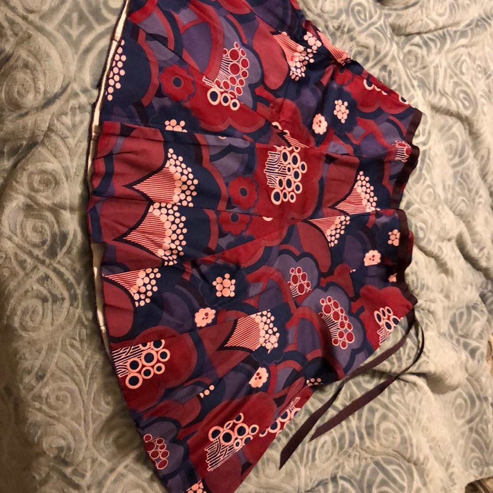 Pleated skirt with an amazing pattern. Size XL